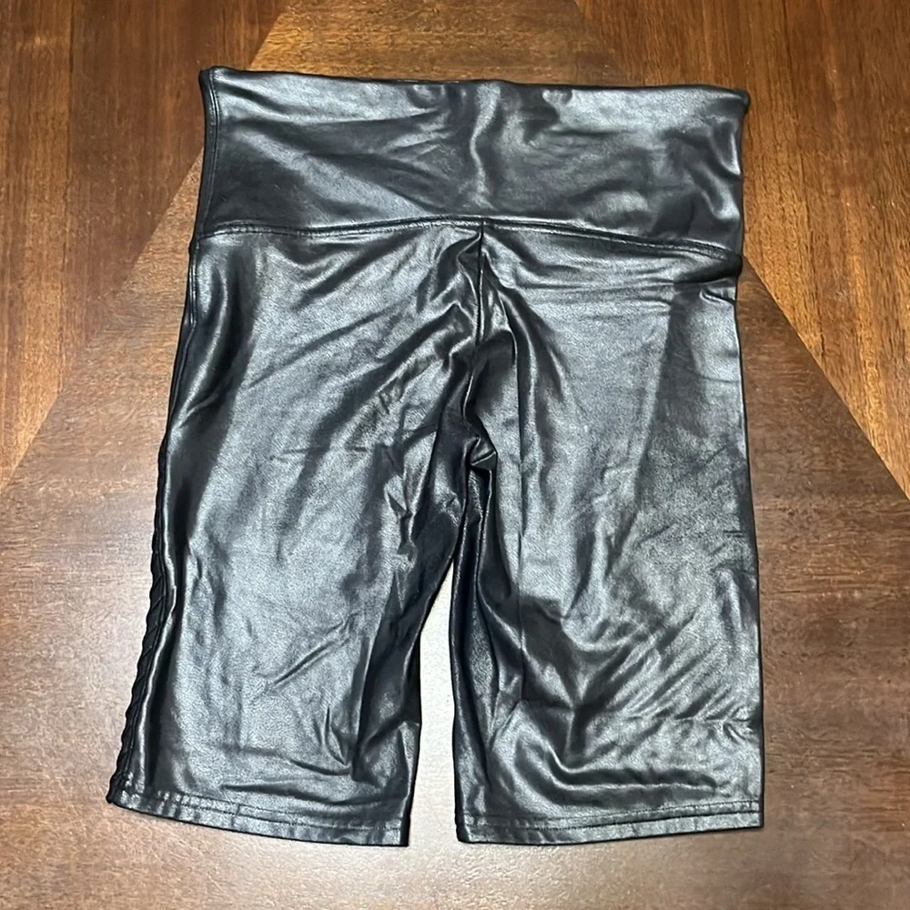 Spanx faux leather Moto bike short - Picture 6 of 10